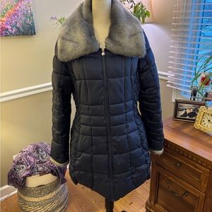 Women’s ~ Apt. 9 Blue Puffer Jacket with Gray Faux Fur Collar! 💙